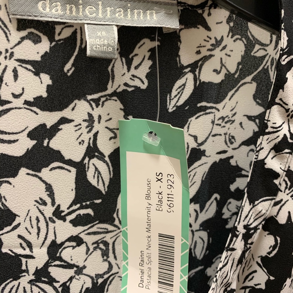 Daniel Rainn Pistacia maternity top split neck XS
